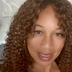 Meet your Posher, Cynthia